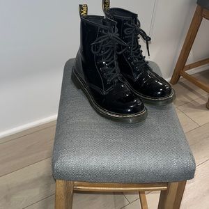 Dr Martens girls patent leather boots size 5 EUC